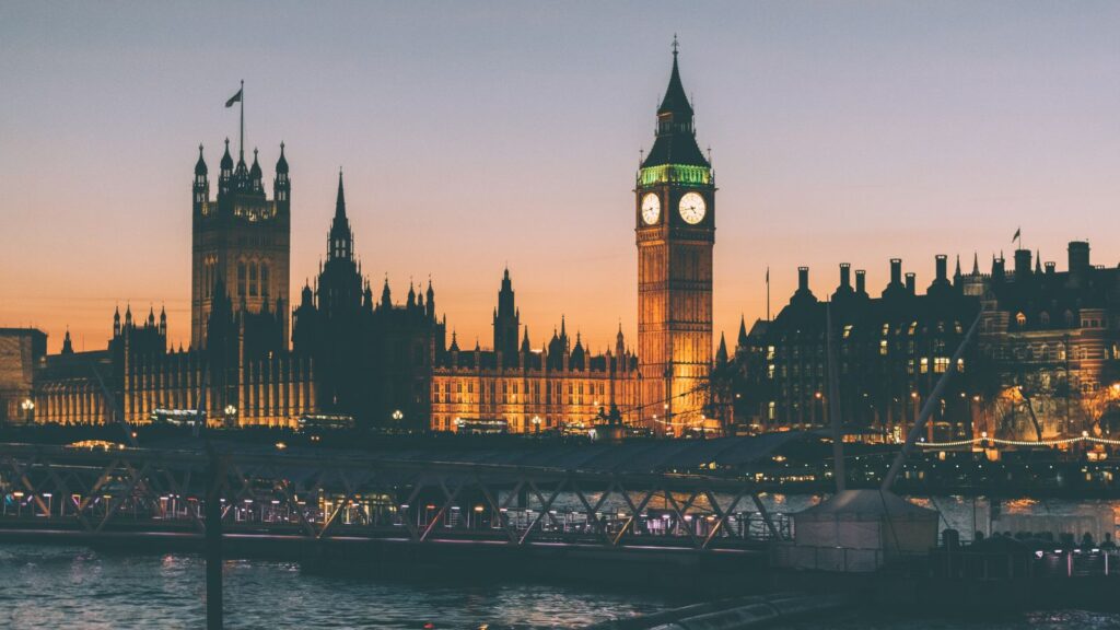 Why UK Visitors Trust Legacy Dental Clinics for Cleaning & Cosmetic Dentistry in Amman